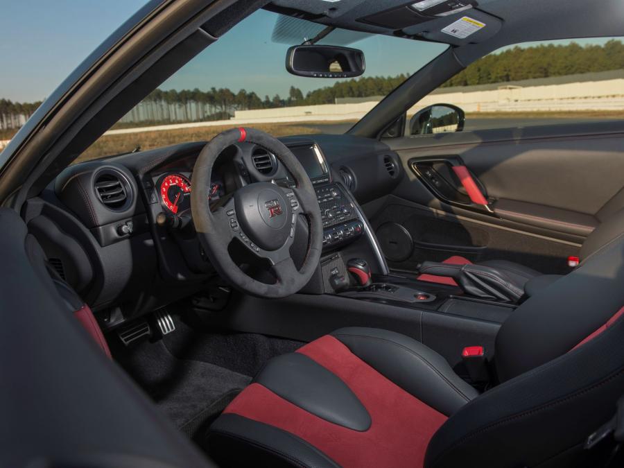  Nissan GT-R by Nismo 2014 года  (фото 15 из 46)